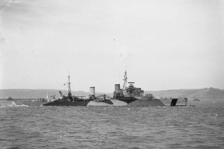 File:HMS Mauritius moored.jpg