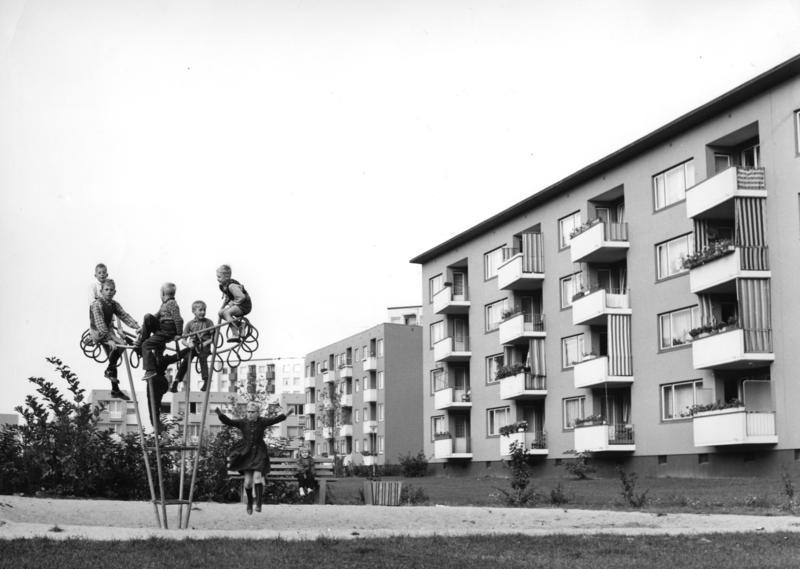 File:Bundesarchiv B 145 Bild-F008854-0004, Bremen-Vahr, Neubaugebiet.jpg