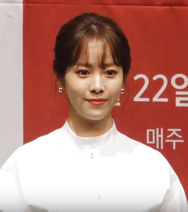 File:190520 MBC '봄밤' 제작발표회 한지민 (2).jpg