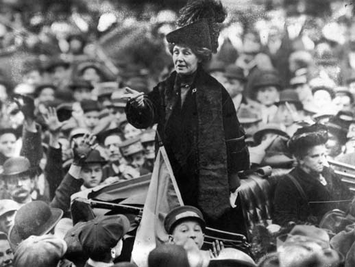 File:Emmeline Pankhurst addresses crowd.jpg