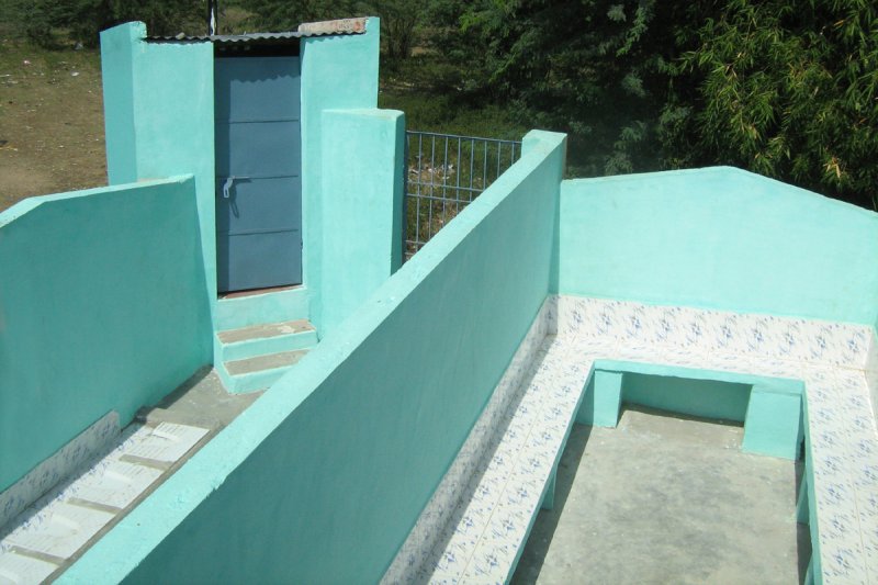 File:Urinal at the school ,showing boys and girls side. (5075089050).jpg