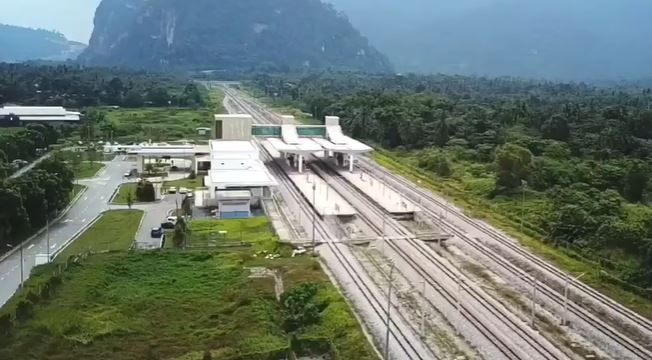 File:Padang Rengas Railway Station.jpg
