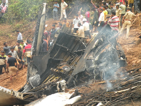 File:Bajpe plane crash (40).jpg