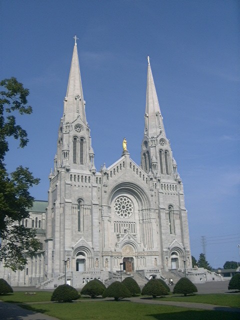 File:Ste Anne de Beaupré, Québec.jpg