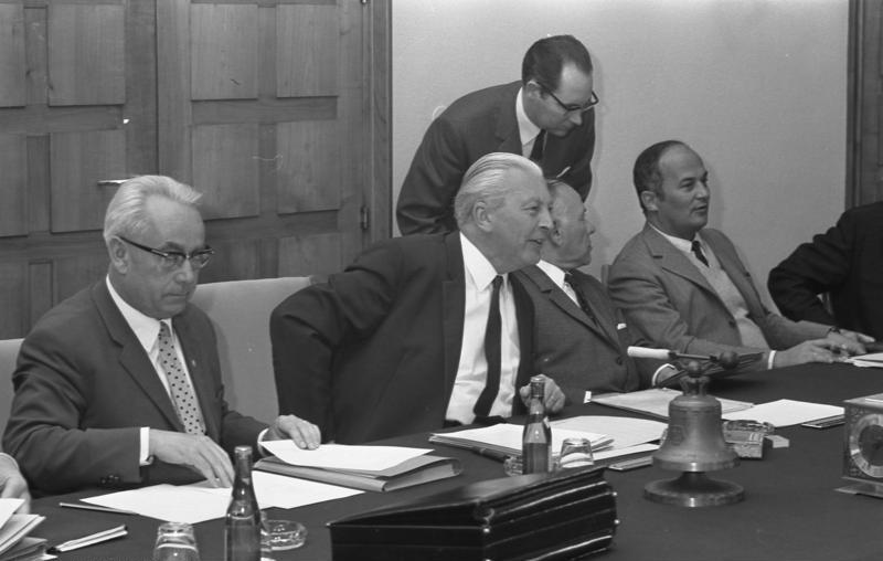 File:Bundesarchiv B 145 Bild-F026916-0029, Bonn, Kanzler Kiesinger empfängt CDU-Präsidium (cropped).jpg
