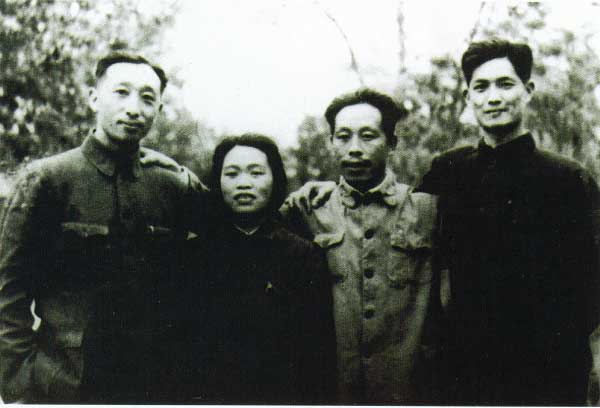 File:1949年5月，新华社秘书长徐健生（右二）夫妇与宋平（右一）、张学思（右四）在北平司法部街新华社旧址合影.jpg