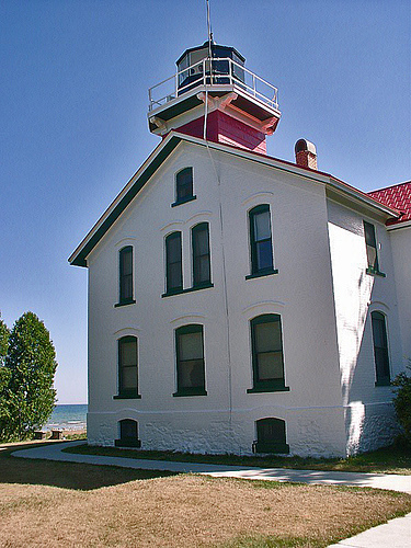 File:Grandtraverselighthouse.jpg