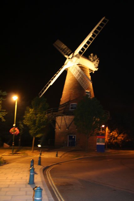 File:Rayleigh Windmill at night.jpg