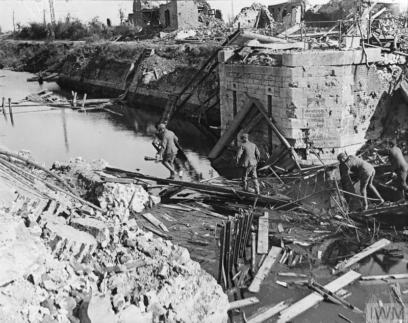File:La Bassee canal bridge destroyed by retreating Germans, October 1918 (Q 11793).jpg