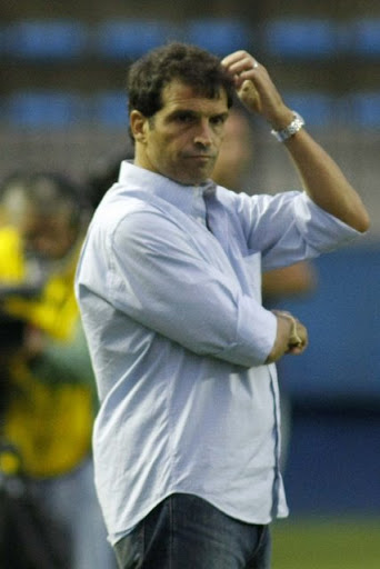 File:Milton Cruz (2010).JPG