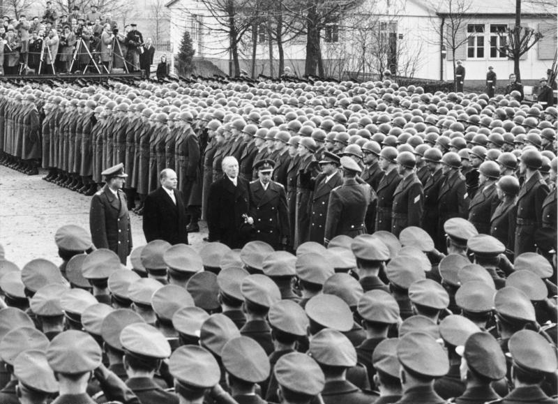 File:Bundesarchiv Bild 146-1998-006-34, Andernach, Adenauer besucht Bundeswehr.jpg