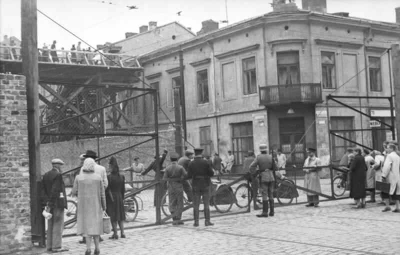 File:Bundesarchiv Bild 101I-270-0298-10, Polen, Ghetto Warschau, Drahtzaun.jpg