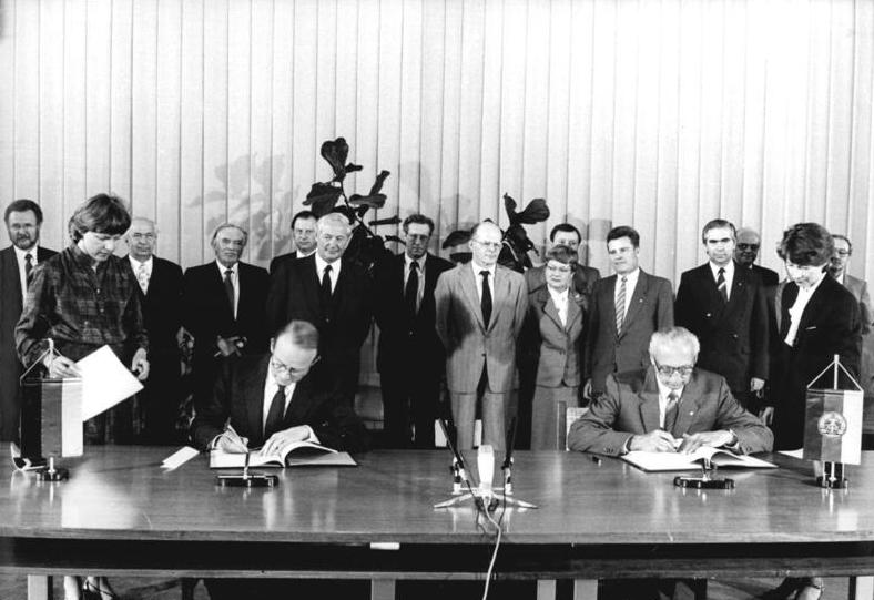 File:Bundesarchiv Bild 183-1986-0506-026, Berlin, Unterzeichung Kulturabkommen, Nier, Bräutigam.jpg