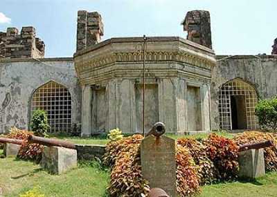 File:Vijayawada-Kondapalli Quilla.jpg