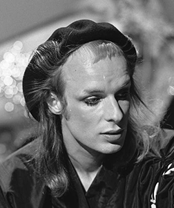 File:Brian Eno - TopPop 1974 11 crop.png