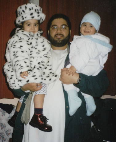 File:Abdul Shaker with Children.jpg