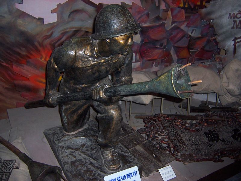 File:Lunge AT Mine.jpg