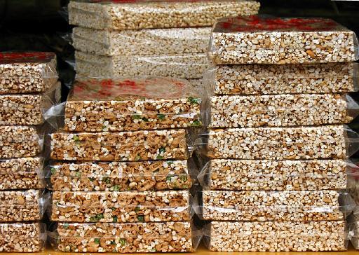 File:Puffed rice cakes.jpg