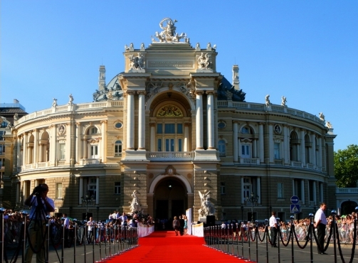 File:Opera2011.jpg