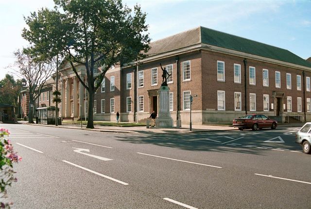File:Worthing Town Hall - geograph.org.uk - 1050232.jpg
