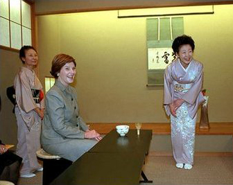 File:Kiyoko Fukuda and Laura Bush 2.jpg