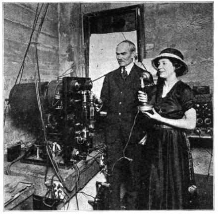 File:1921 Mary White and Lee DeForest at station 6XC.JPG