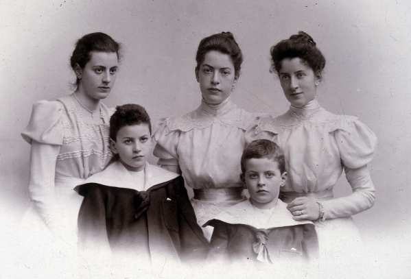 File:Helene, Ludwig, Hermine, Paul und Margarethe Wittgenstein OeNB 5086848 (A).jpg