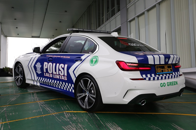 File:BMW-330e-Mobil-Korlantas-Baru-2022.jpg