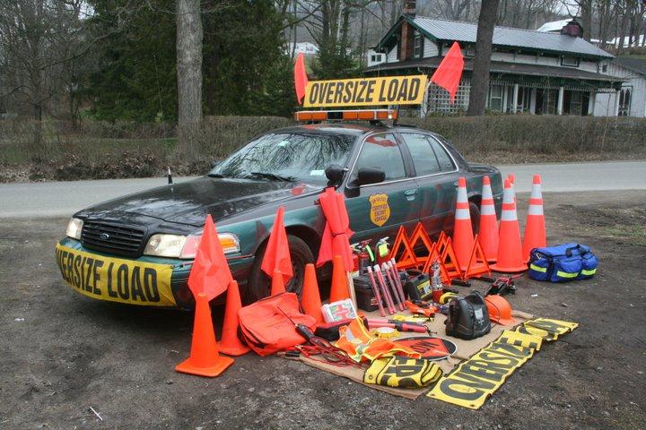 File:Pilot car escort with equipment.jpg