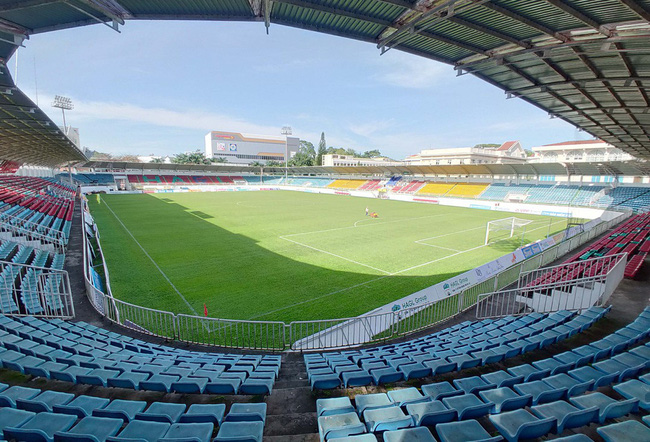 File:Pleiku stadium.jpg