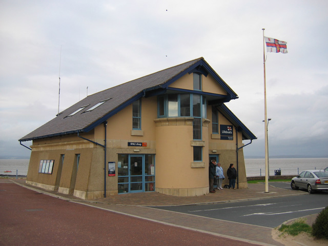 File:RNLI Inshore Lifeboat Station - geograph.org.uk - 1503816.jpg