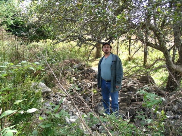 File:Remains of Ranald MacKinnon home.jpg