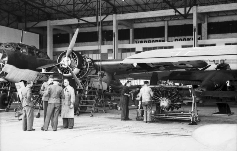 File:Bundesarchiv Bild 101I-343-0663-17, Belgien-Frankreich, Dornier Do 17, Instandhaltung.jpg