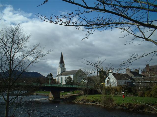File:Comrievillage1.jpg