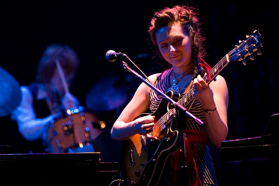 File:Shara Worden.jpg