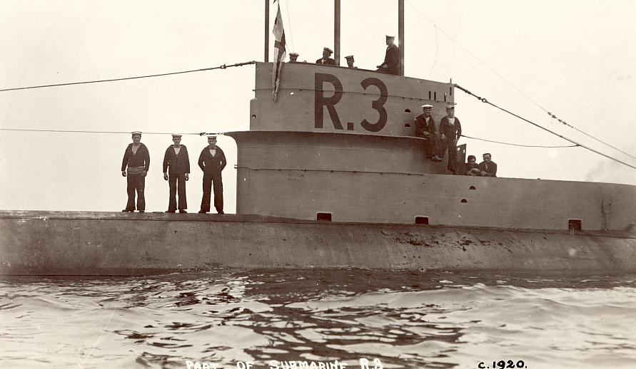 File:British WWI Submarine HMS R3a.JPG