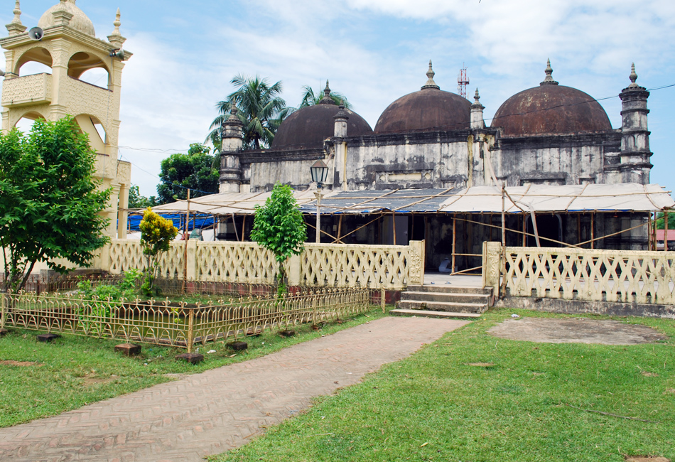 File:Rangamati Mosque.jpg