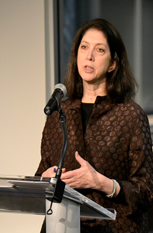 File:Metzenbaum (2011) at PPS.png