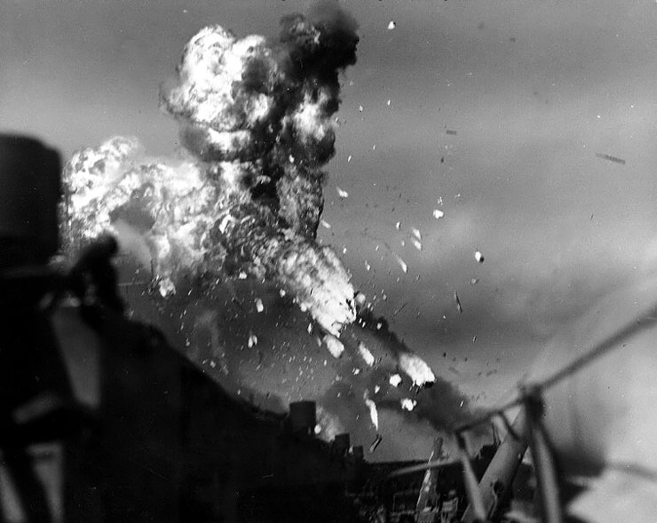 File:USS Intrepid (CV-11) - Nov 44.jpg