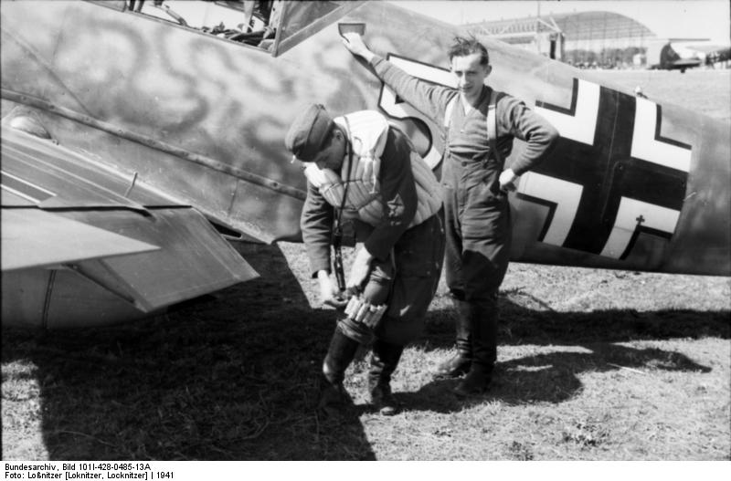 File:Bundesarchiv Bild 101I-428-0485-13A, Nordafrika, Me 109 vor Einsatz.jpg