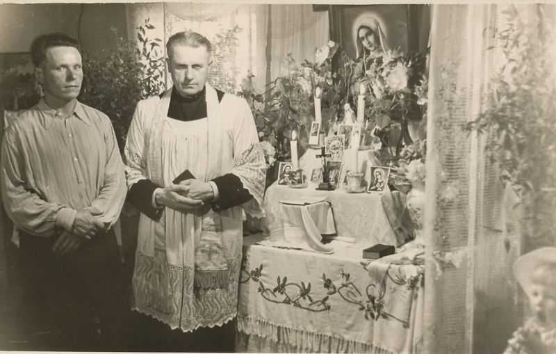 File:Home altar of Justinas Zaksas.jpeg