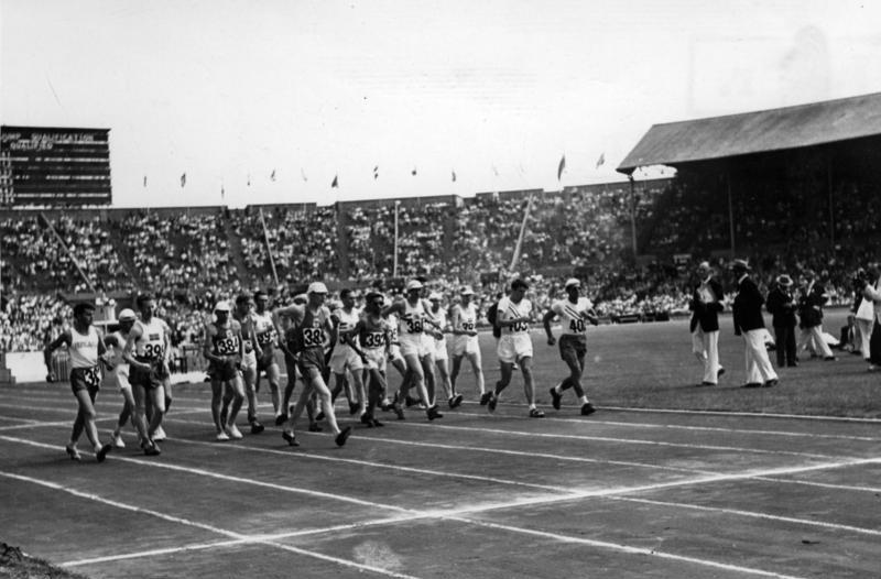 File:Bundesarchiv Bild 183-2008-0428-501, London, Olympiade, Sart der Geher.jpg