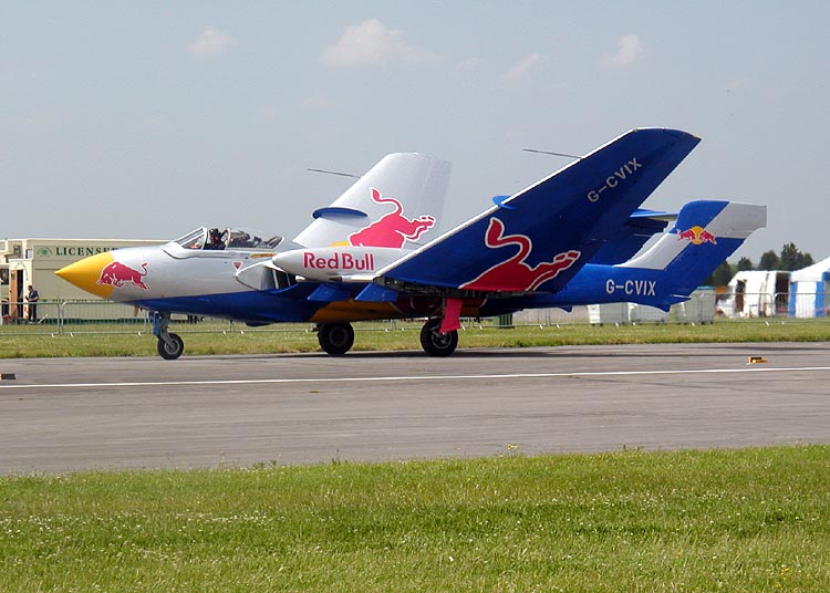 File:Taxiing SeaVixen aircraft.jpg