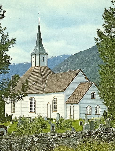 File:Innvik kirke.jpg