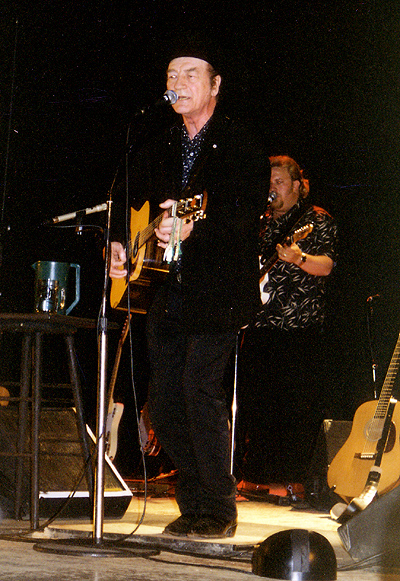 File:Stompin tom connors in 2002.jpg