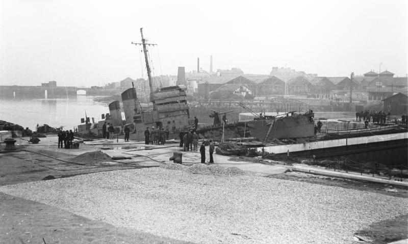 File:Bundesarchiv Bild 101II-MW-3724-03, St. Nazaire, Zerstörer 'HMS Campbeltown'.jpg