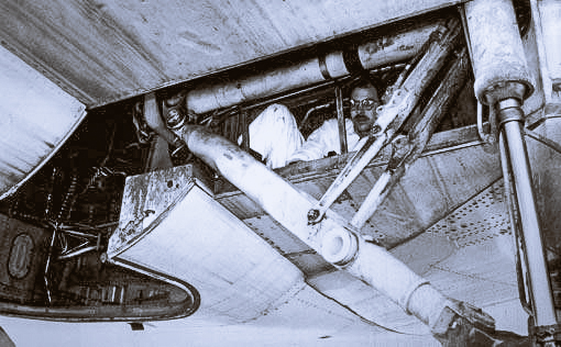 File:DC-8 Wheel-Well Stowaway Space Re-enactment by CAMI Researcher.jpg