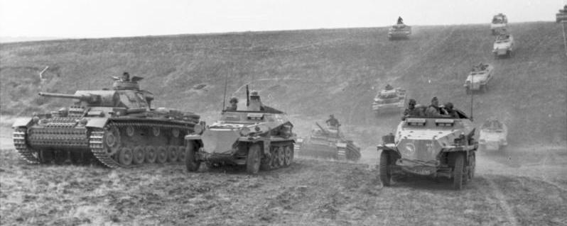 File:Bundesarchiv Bild 101I-218-0504-36, Russland-Süd, Panzer III, Schützenpanzer, 24.Pz.Div. (cropped).jpg