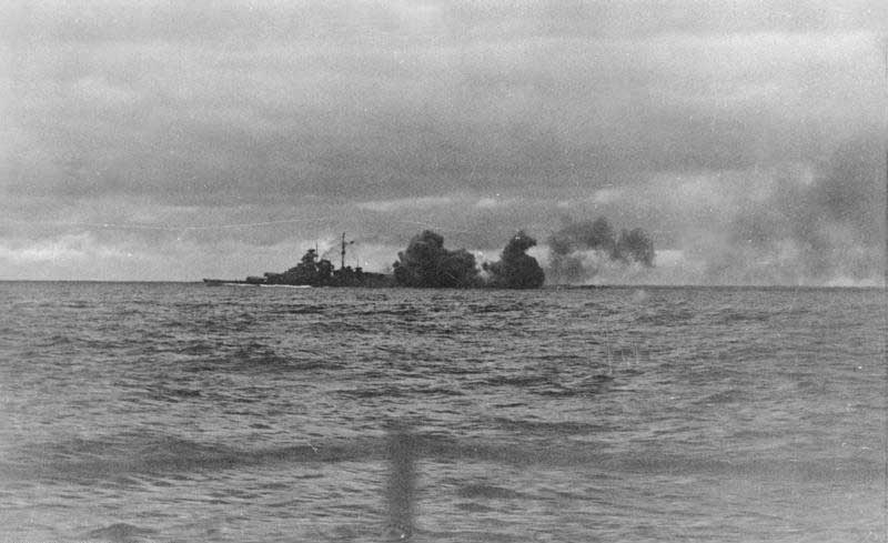 File:Bundesarchiv Bild 146-1968-015-25, Schlachtschiff Bismarck, Seegefecht.jpg