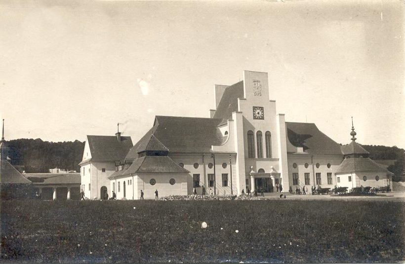 File:Dworzec w Gdyni.jpg